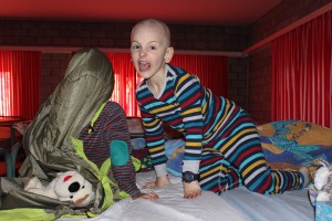 Met 11 kinderen  in 1 slaapzaal vol stapelbedden is vragen om kattenkwaad...